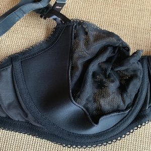 Victoria's Secret Intimates & Sleepwear - NWT Victoria’s Secret Velvet Lace Bra 38DD Victoria's Secret Intimates & Sleepwear - NWT Victoria’s Secret Velvet Lace Bra 38DD